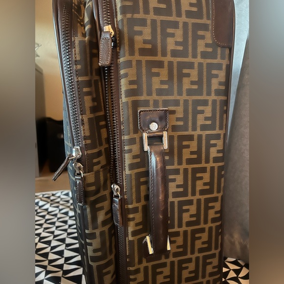 🔥🔥🔥Fendi carry-on vintage luggage - good conditions Authentic - Picture 2 of 12
